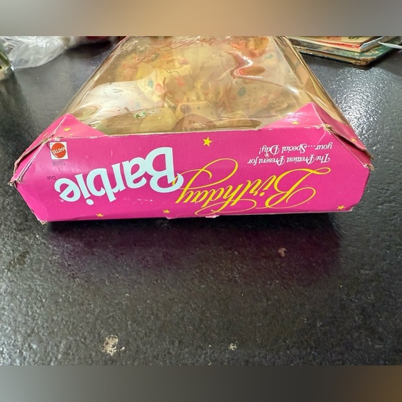 Birthday Barbie 1996 Doll &‎ Accessories Blonde New in Box - Picture 8 of 9